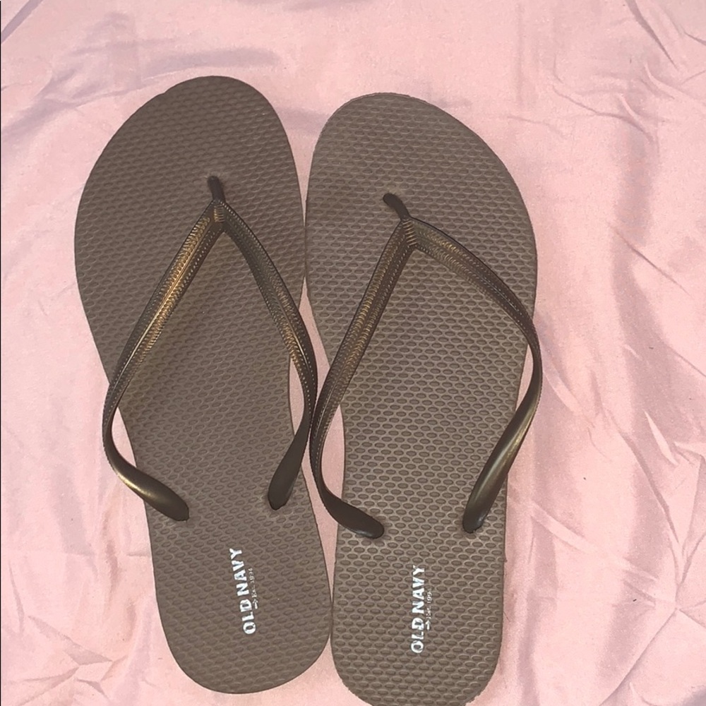 Women’s Old Navy Flip Flops.
